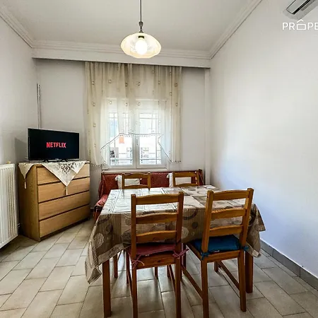 בית נופש Areti's Family House *